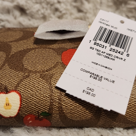 Coach Corner Zip Wallet - Picture 4 of 7